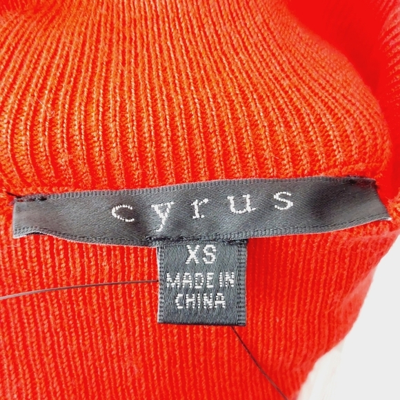 NEW Cyrus Red Rayon Blend Turtleneck Cold Shoulder Sweater P2978 - Picture 5 of 8